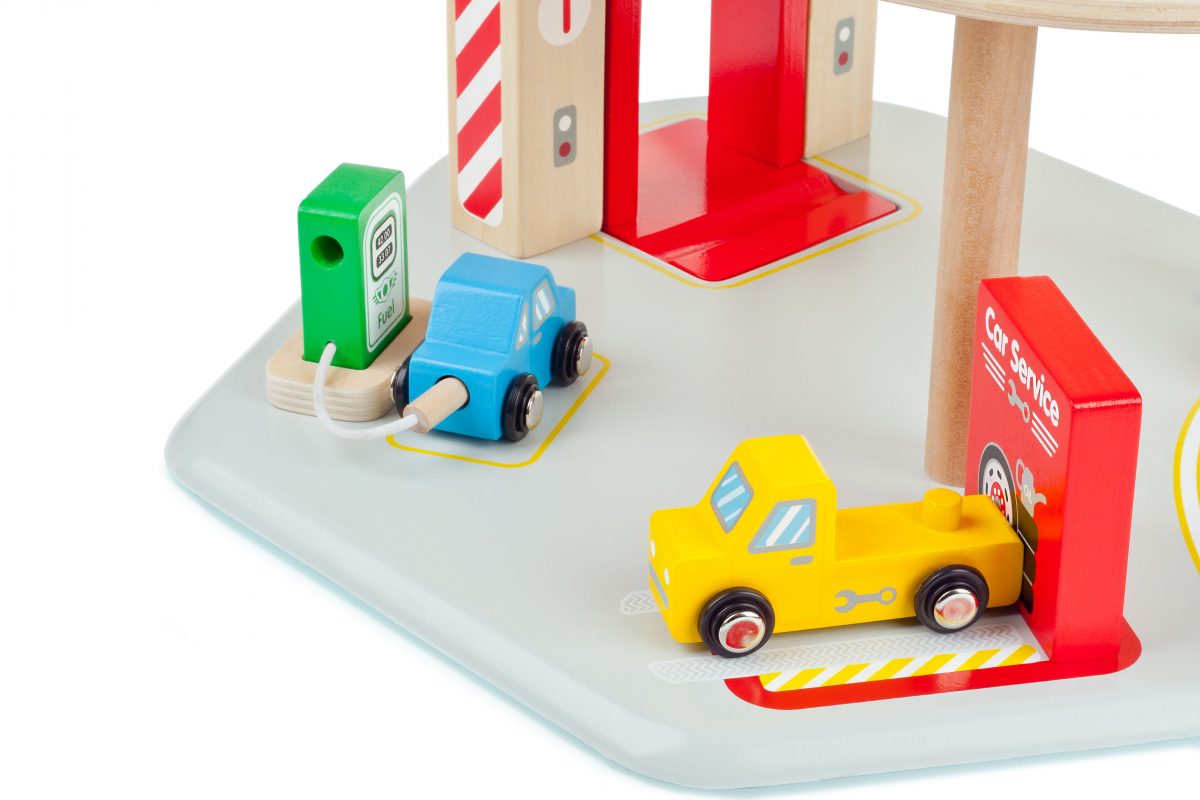 Tidlo wooden garage sale